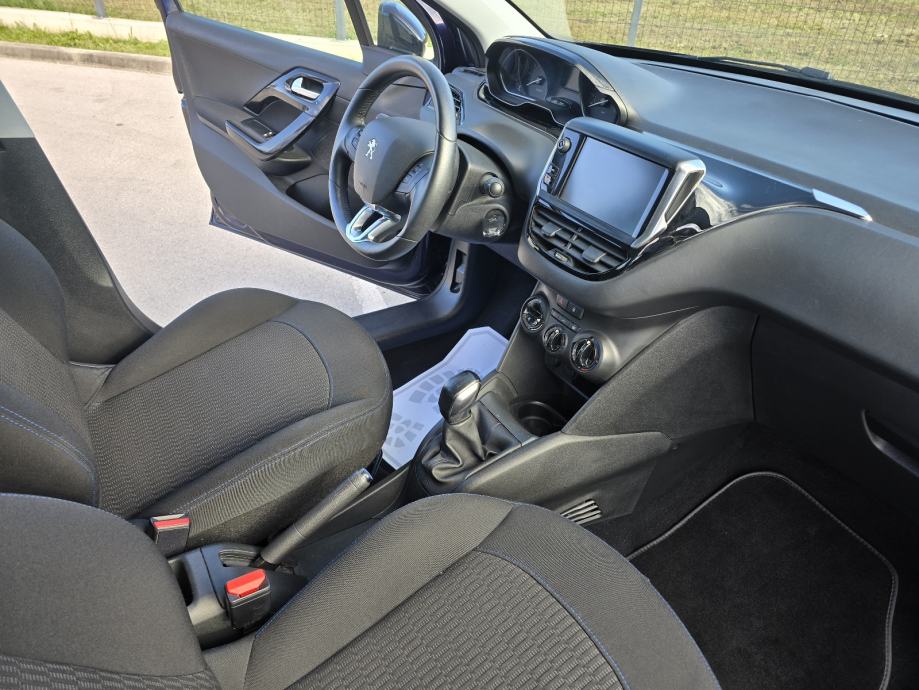 Peugeot 208 1,2 PureTech,SIGNATURE, fotografija 12