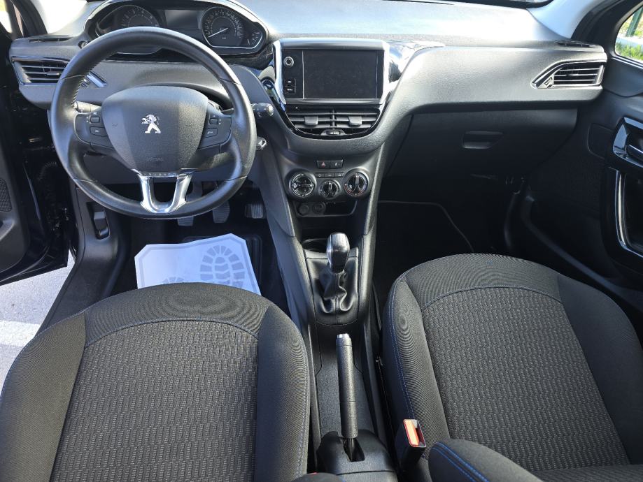 Peugeot 208 1,2 PureTech,SIGNATURE, fotografija 16