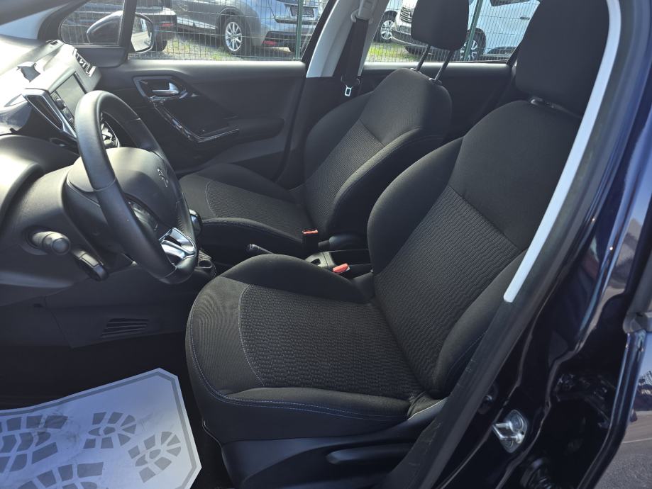 Peugeot 208 1,2 PureTech,SIGNATURE, fotografija 19