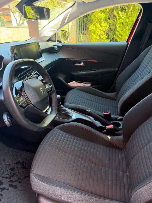 Peugeot 208 1,2 PureTech, fotografija 4