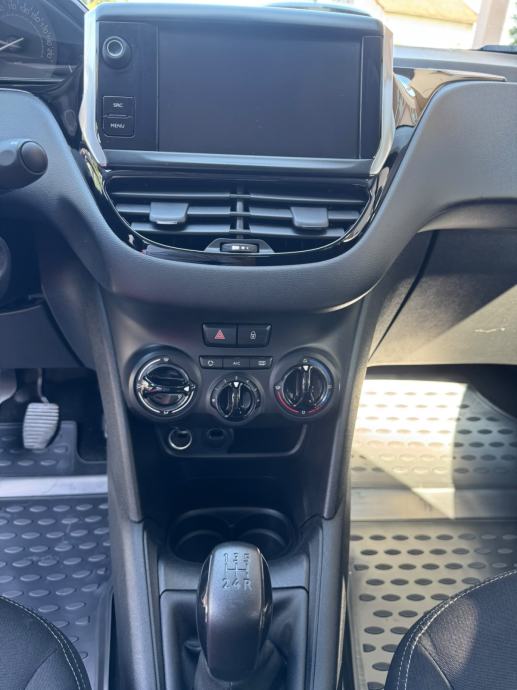 Peugeot 208 1,2 PureTech U SUSTAVU PDV-a, samo 72.000 km !, fotografija 8