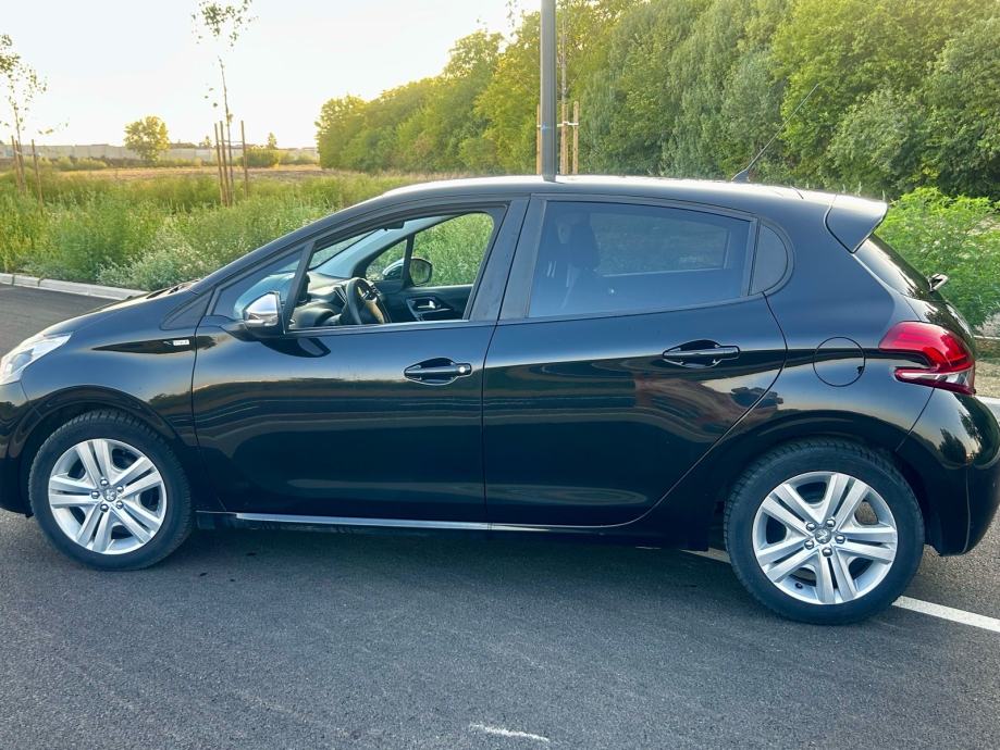 Peugeot 208 1,2 vti .servisna i nova reegustracija, fotografija 2