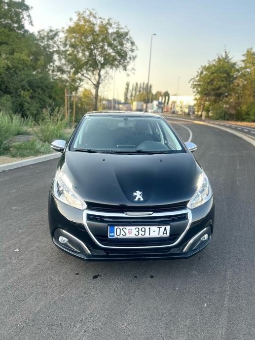 Peugeot 208 1,2 vti .servisna i nova reegustracija, fotografija 3