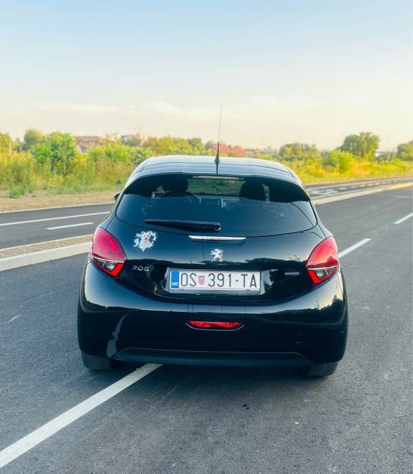 Peugeot 208 1,2 vti .servisna i nova reegustracija, fotografija 6