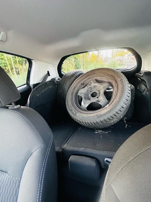 Peugeot 208 1,2 vti .servisna i nova reegustracija, fotografija 7