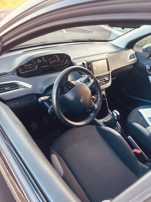 Peugeot 208 1,2 vti .servisna i nova reegustracija, fotografija 8