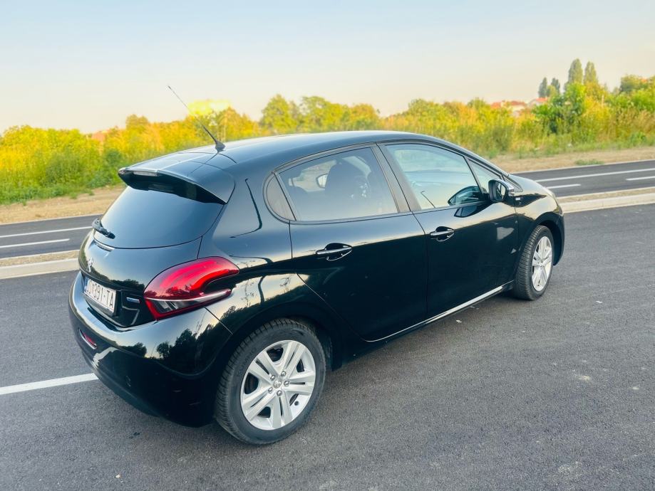 Peugeot 208 1,2 vti .servisna i nova reegustracija, fotografija 10