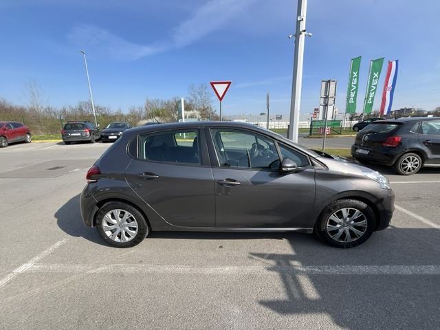 Peugeot 208 1,2, fotografija 3