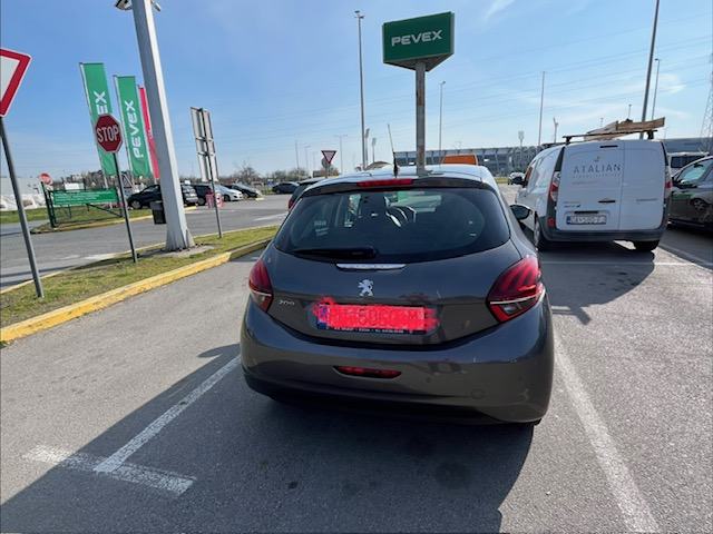 Peugeot 208 1,2, fotografija 4