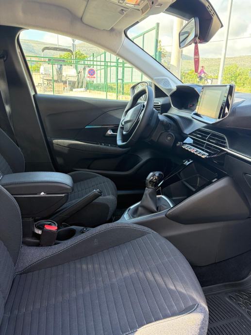Peugeot 208 1,2, fotografija 10