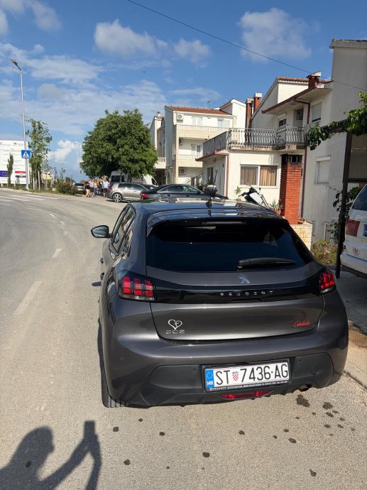 Peugeot 208 1,2, fotografija 8