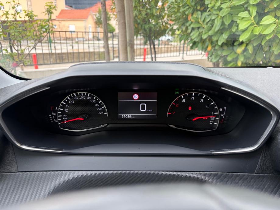 Peugeot 208 1,2, fotografija 14