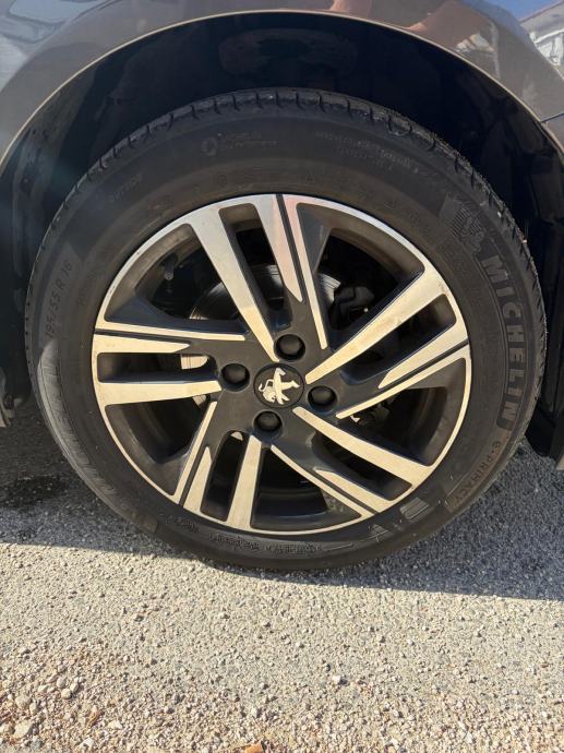 Peugeot 208 1,2, fotografija 13