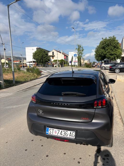 Peugeot 208 1,2, fotografija 2