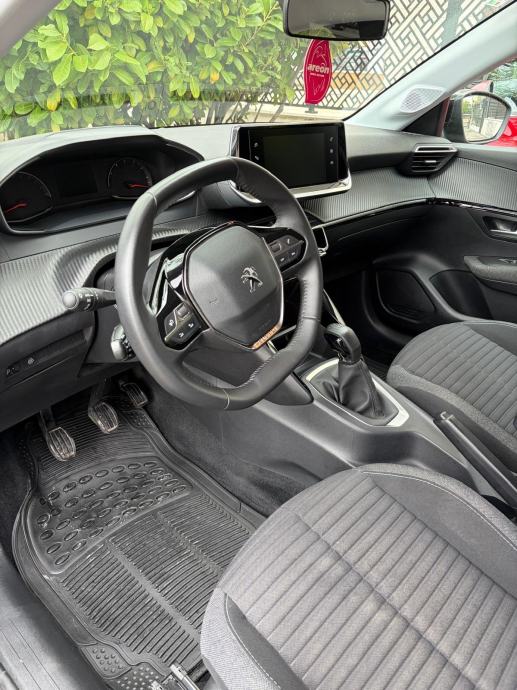 Peugeot 208 1,2, fotografija 15
