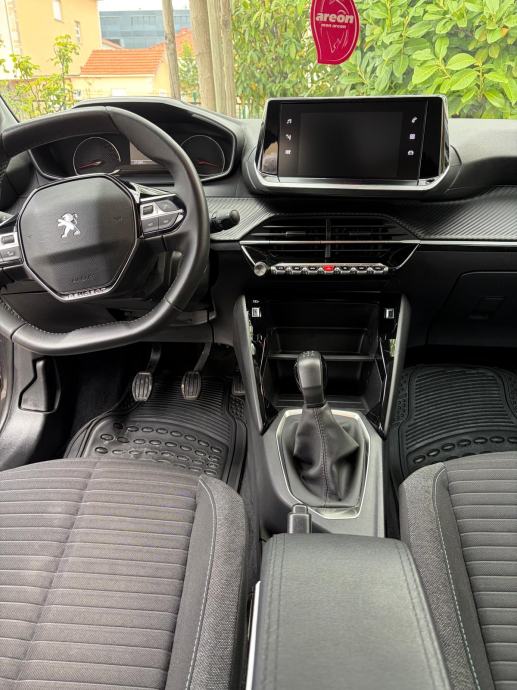 Peugeot 208 1,2, fotografija 16