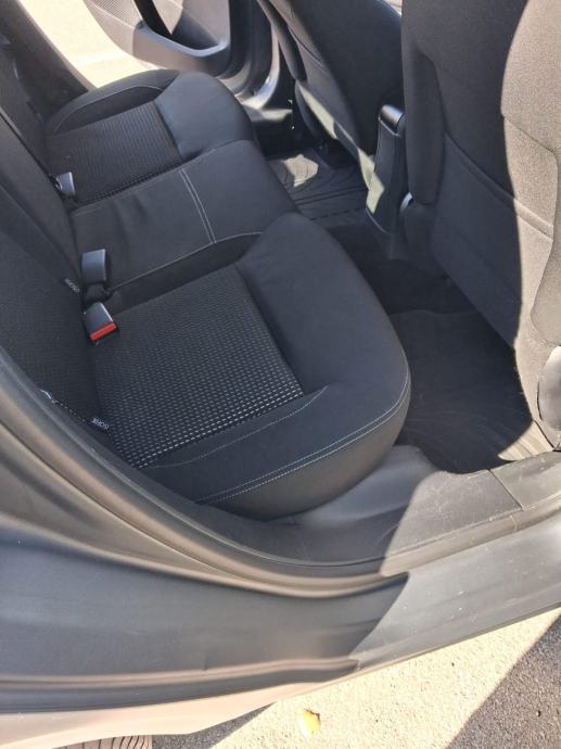 Peugeot 208 1,2, fotografija 4