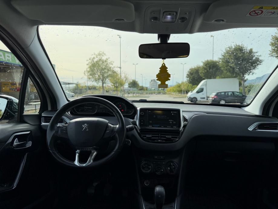 Peugeot 208 1.2 STYLE, fotografija 5
