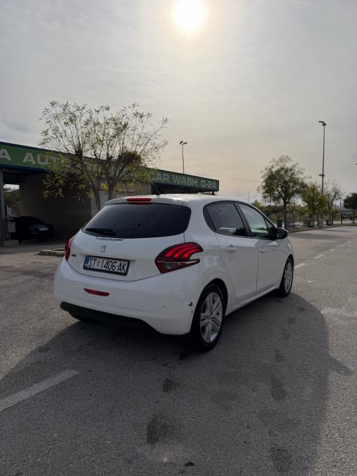 Peugeot 208 1.2 STYLE, fotografija 3