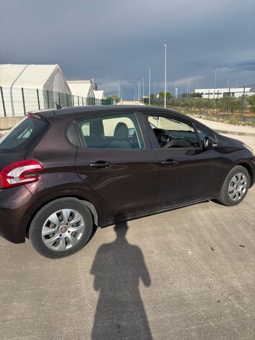 Peugeot 208 1,2 VTi *čitaj opis*, fotografija 3