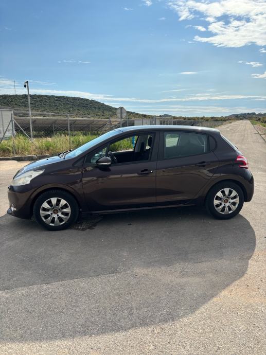 Peugeot 208 1,2 VTi *čitaj opis*, fotografija 4