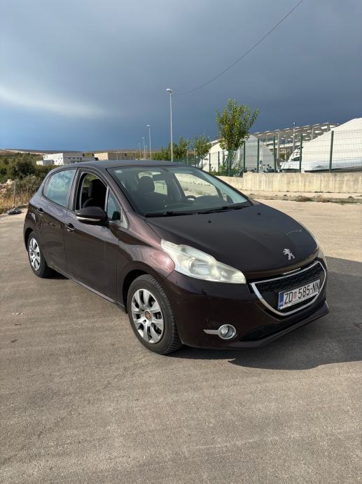 Peugeot 208 1,2 VTi *čitaj opis*, fotografija 2