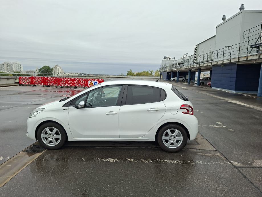 Peugeot 208 Style 1,2 VTi, fotografija 2