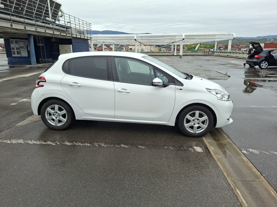 Peugeot 208 Style 1,2 VTi, fotografija 4