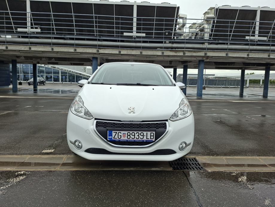 Peugeot 208 Style 1,2 VTi, fotografija 3