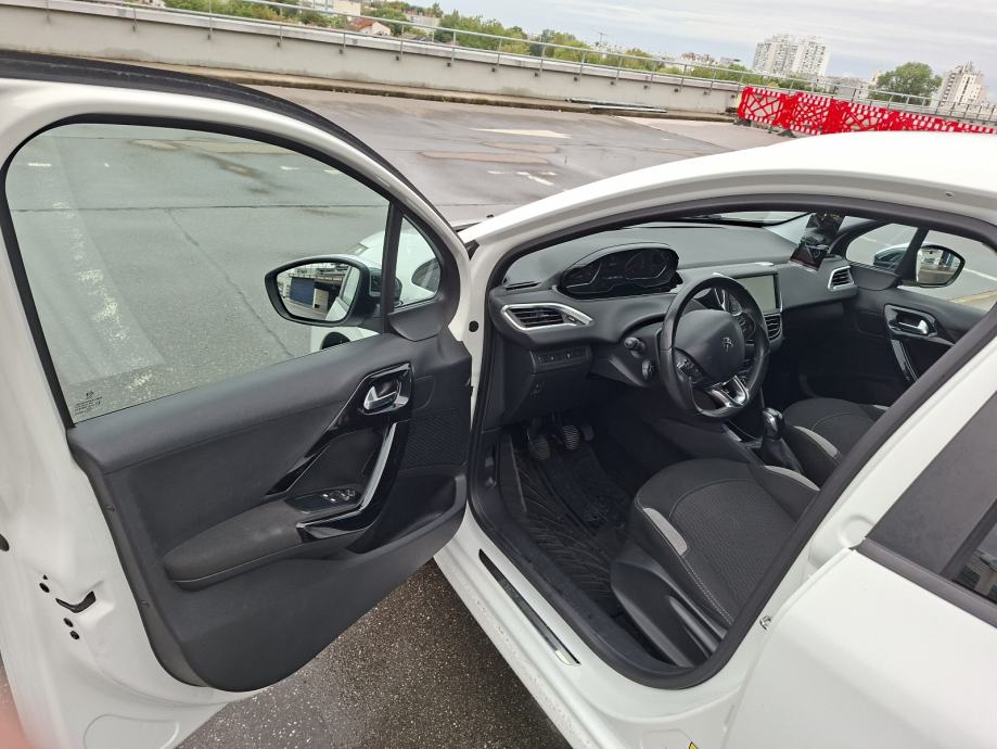 Peugeot 208 Style 1,2 VTi, fotografija 11