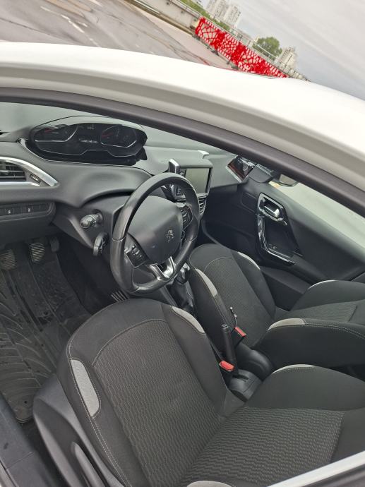 Peugeot 208 Style 1,2 VTi, fotografija 10