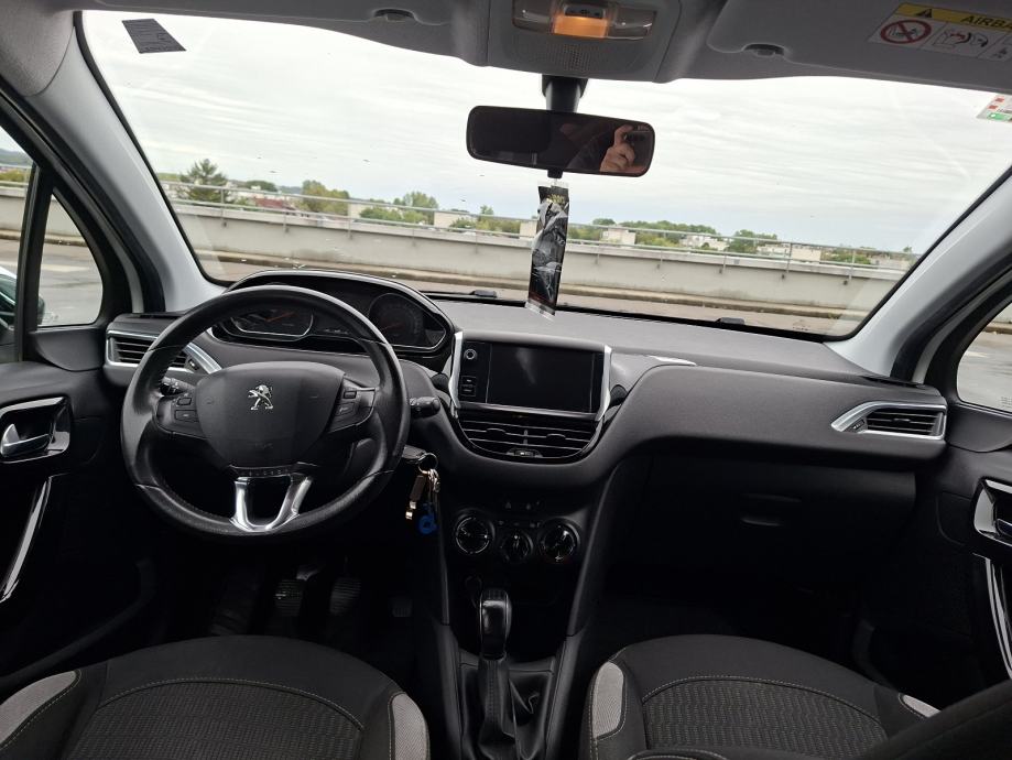 Peugeot 208 Style 1,2 VTi, fotografija 12