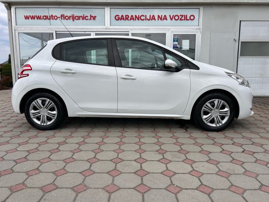 Peugeot 208 1,4 HDi 2015.,reg:24.2.2027.,VELIKI SERVIS, NAVI, TEMP..., fotografija 4