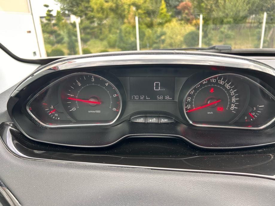 Peugeot 208 1,4 HDi 2015.,reg:24.2.2027.,VELIKI SERVIS, NAVI, TEMP..., fotografija 15