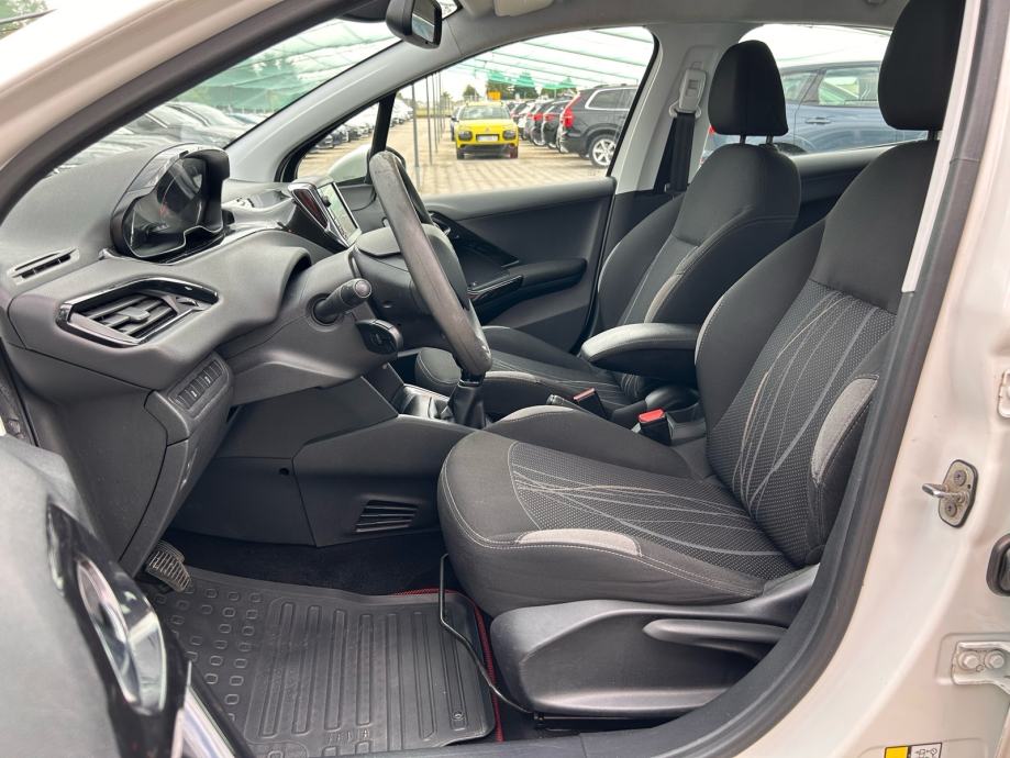 Peugeot 208 1,4 HDi 2015.,reg:24.2.2027.,VELIKI SERVIS, NAVI, TEMP..., fotografija 11