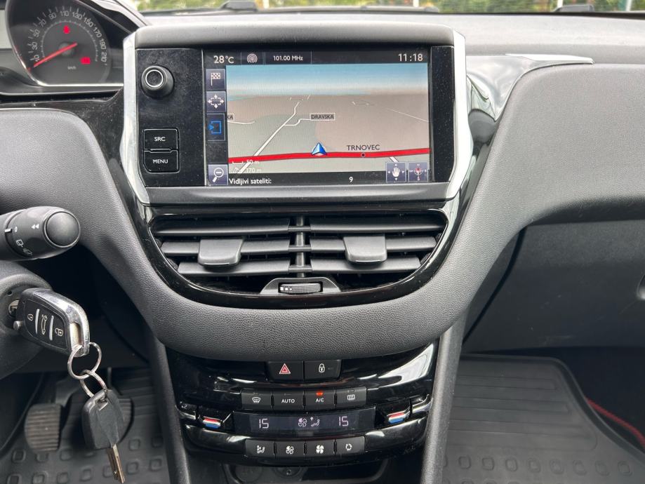 Peugeot 208 1,4 HDi 2015.,reg:24.2.2027.,VELIKI SERVIS, NAVI, TEMP..., fotografija 14