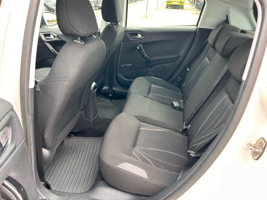 Peugeot 208 1,4 HDi 2015.,reg:24.2.2027.,VELIKI SERVIS, NAVI, TEMP..., fotografija 12