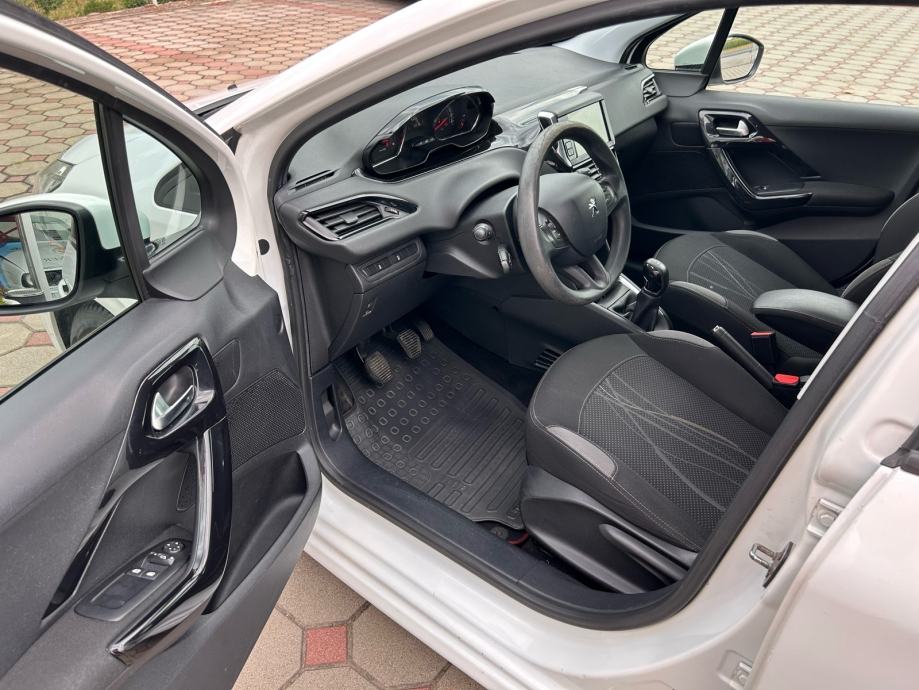 Peugeot 208 1,4 HDi 2015.,reg:24.2.2027.,VELIKI SERVIS, NAVI, TEMP..., fotografija 10