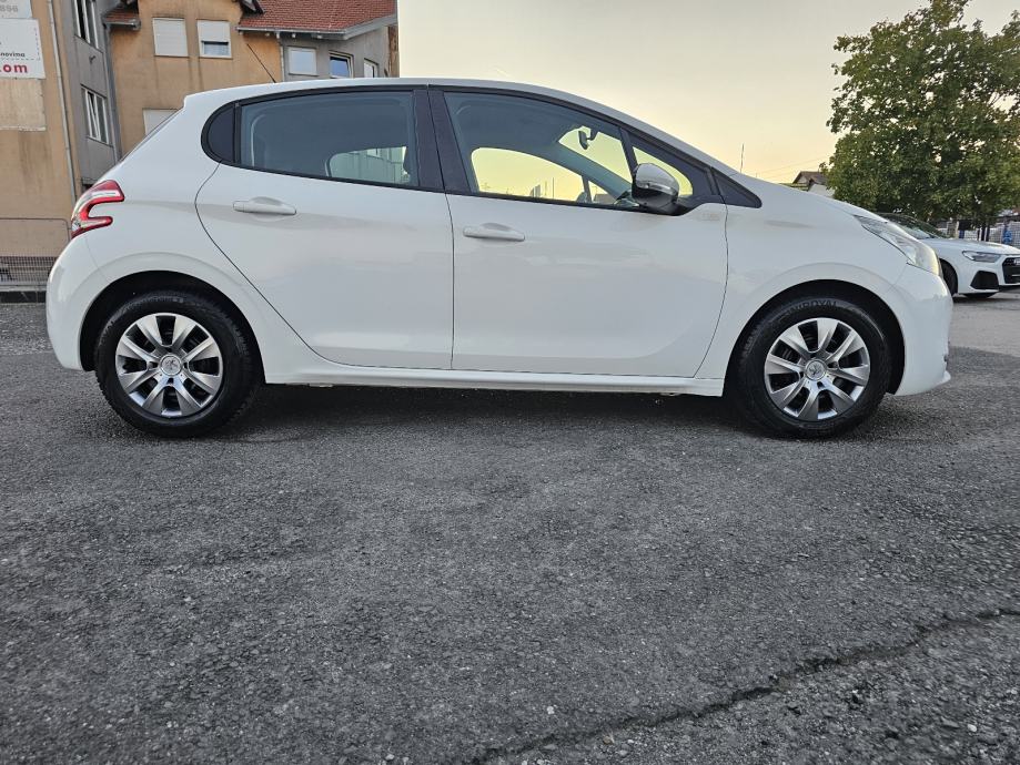 Peugeot 208 1,4 HDi ***HR-VOZILO***ODLIČNO-STANJE***SAMO-167TKM***, fotografija 4