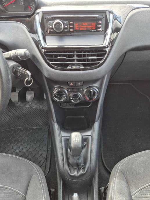 Peugeot 208 1,4 HDi,klima,samo 174 tkm,veliki,mali servis, fotografija 12