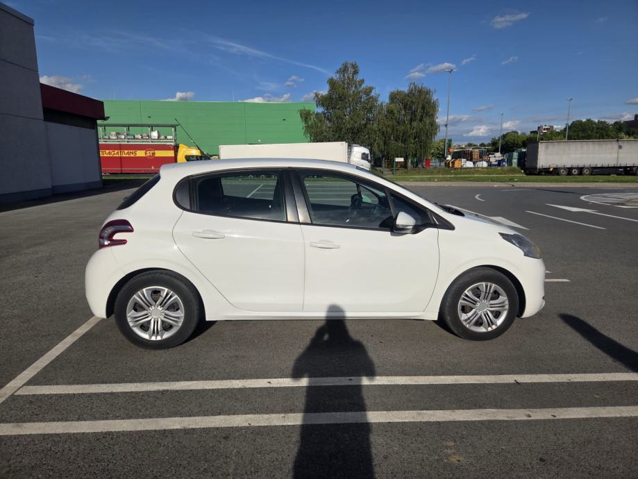 Peugeot 208 1,4 HDi, fotografija 16