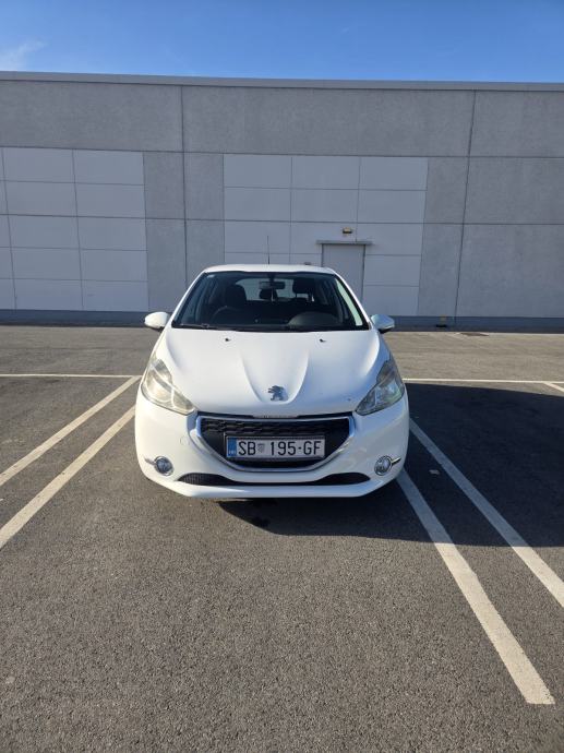 Peugeot 208 1,4 HDi, fotografija 17