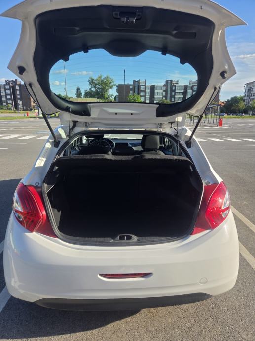 Peugeot 208 1,4 HDi, fotografija 18