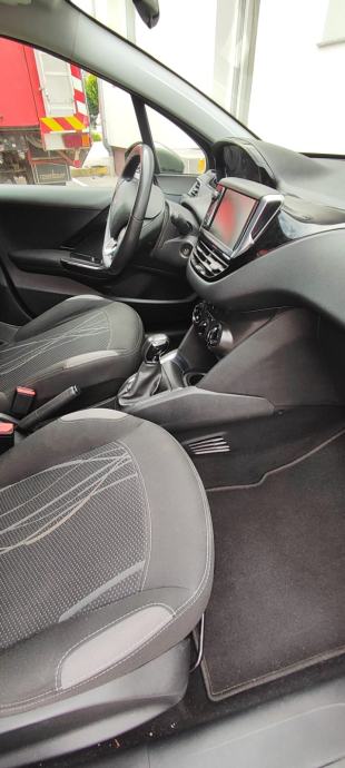 Peugeot 208 1,4 HDi, registriran do 04/27, fotografija 6