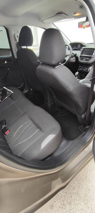 Peugeot 208 1,4 HDi, registriran do 04/27, fotografija 7