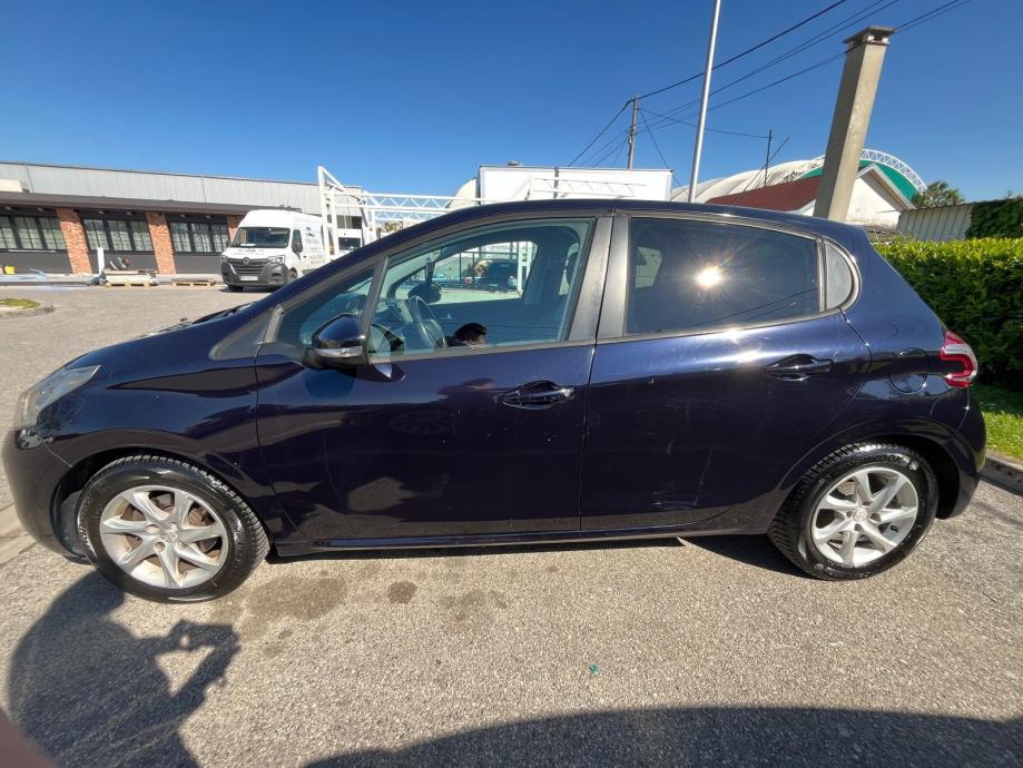 Peugeot 208 1,4 HDi (**reg.08/27**), fotografija 8