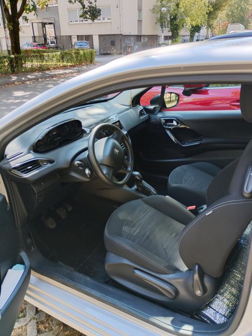 Peugeot 208 1,4 HDi, fotografija 9