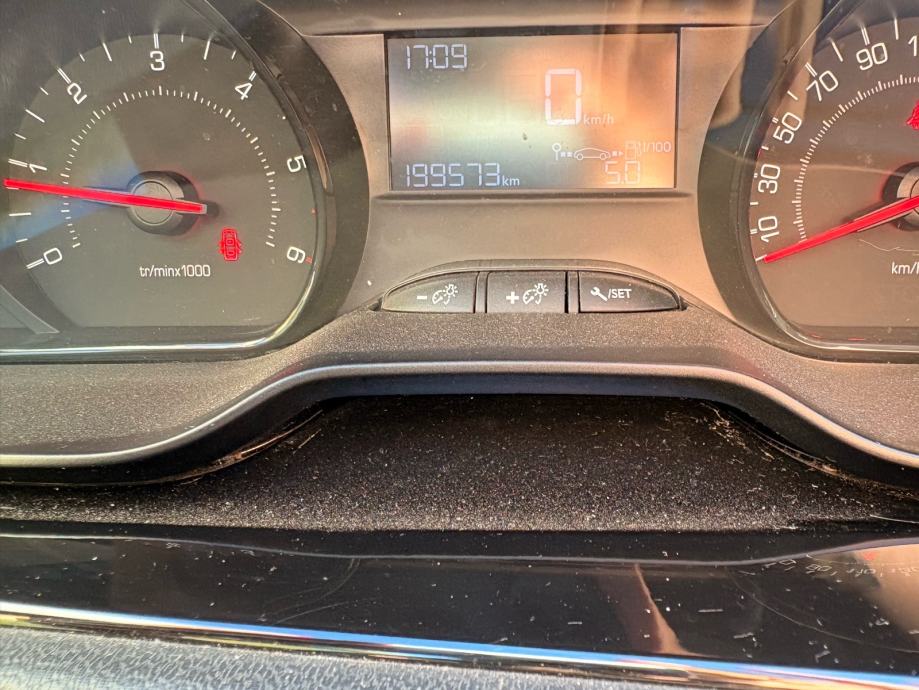 Peugeot 208 1.4 hdi, fotografija 6