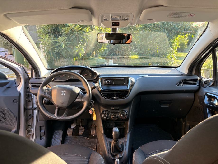 Peugeot 208 1.4 hdi, fotografija 10