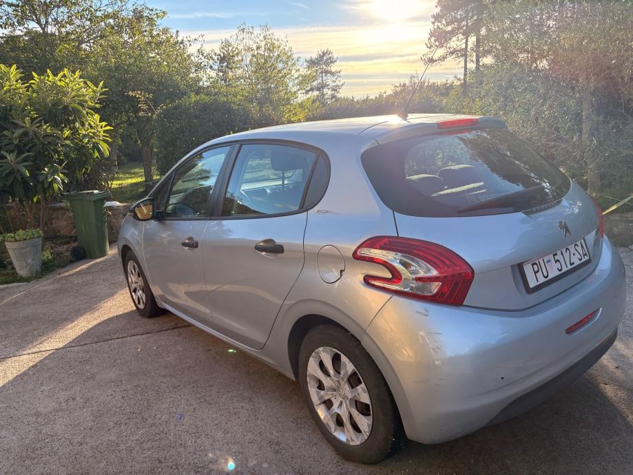 Peugeot 208 1.4 hdi, fotografija 4